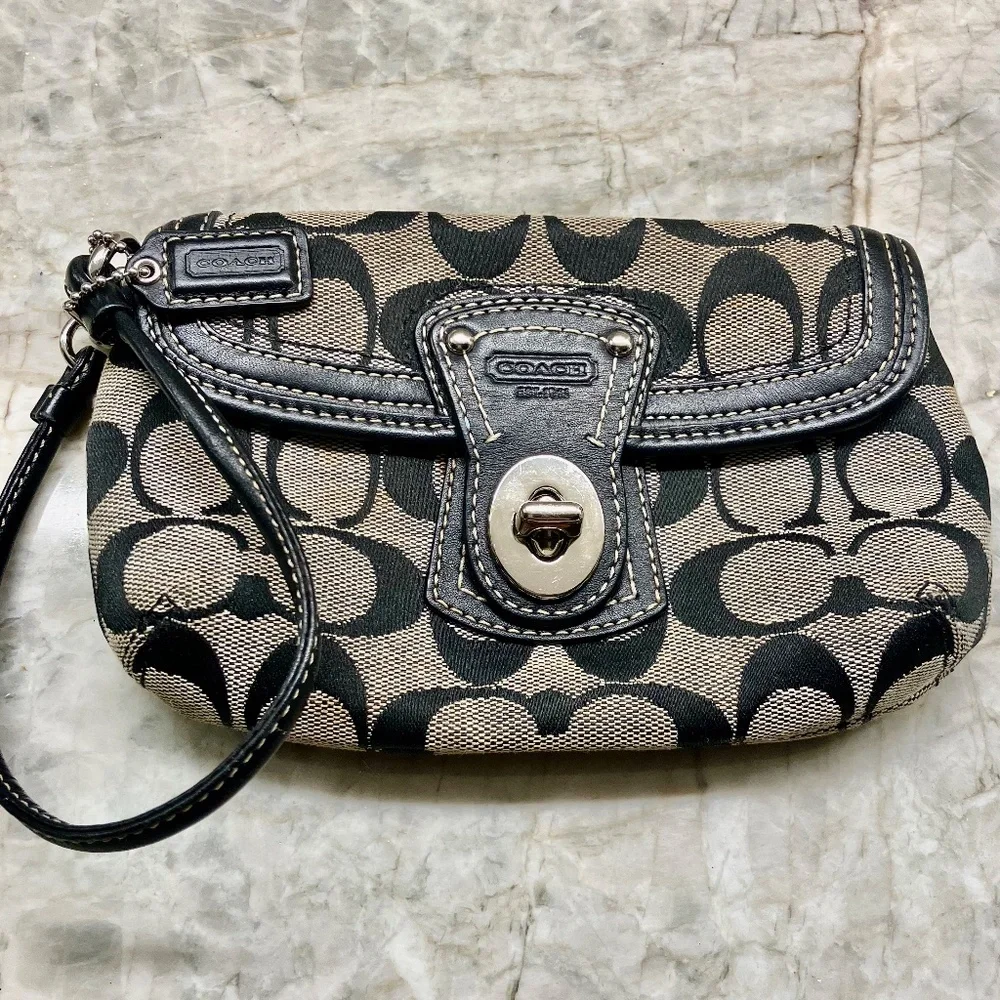 COACH Signature Bag - Picture 5 of 8